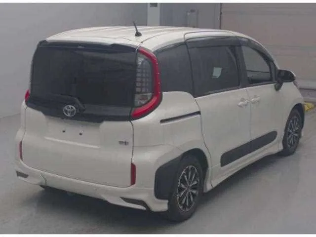 Toyota Sienta 2023 — миниатюра 2