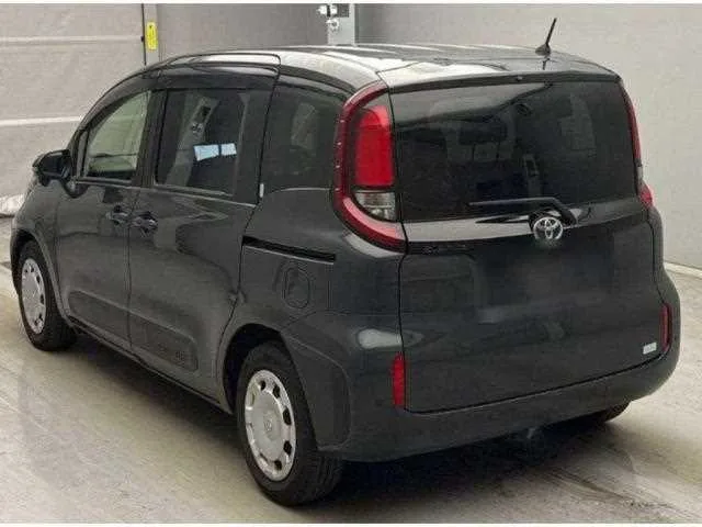 Toyota Sienta 2023 — миниатюра 2