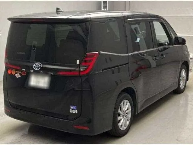 Toyota Noah 2024 — миниатюра 2
