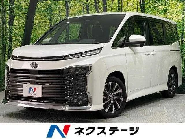 Toyota Voxy 2022 — фото 1, купить с доставкой в Москву