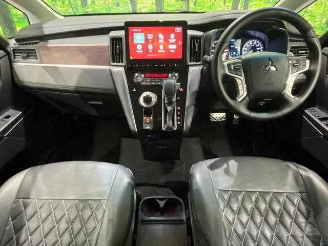 Mitsubishi Delica D:5 2024 — миниатюра 2