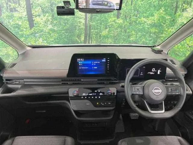 Nissan Serena 2025 — миниатюра 2