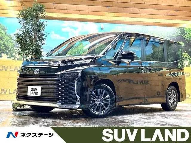 Toyota Voxy 2023 — фото 1, купить с доставкой в Москву
