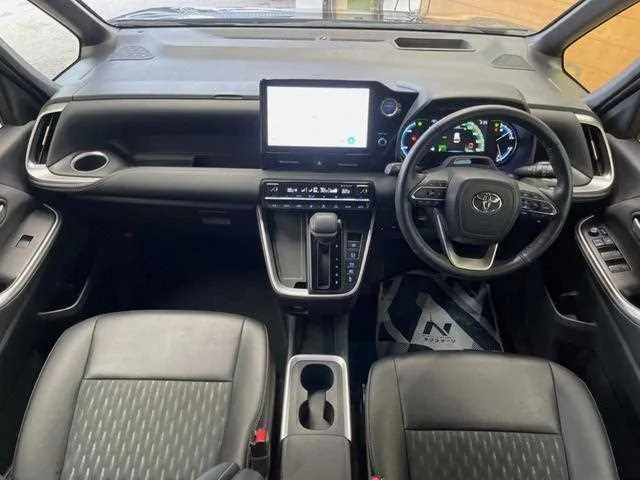Toyota Noah 2023 — миниатюра 2