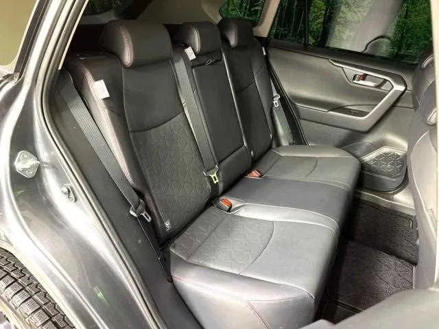 Toyota RAV4 2023 — миниатюра 3