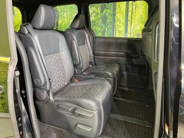 Toyota Voxy 2022 — миниатюра 5