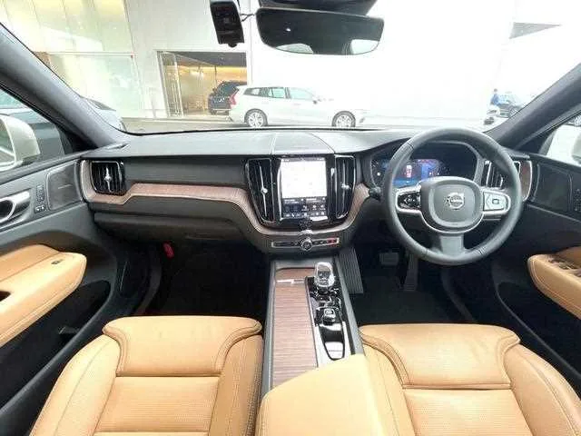 Volvo XC60 2023 — миниатюра 2