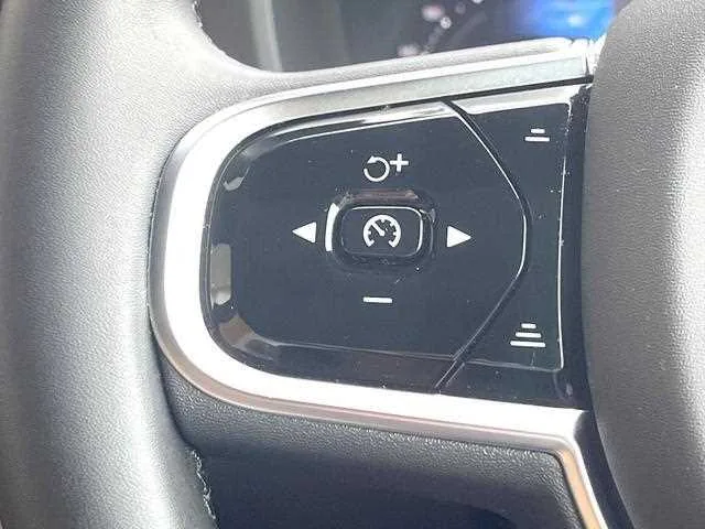 Volvo XC60 2023 — миниатюра 4