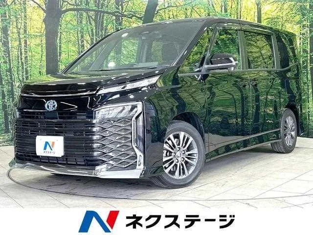 Toyota Voxy 2023 — фото 1, купить с доставкой в Москву