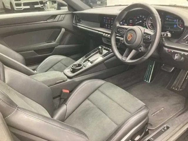 Porsche 911 2023 — миниатюра 2