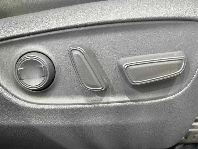 Toyota RAV4 2023 — миниатюра 3