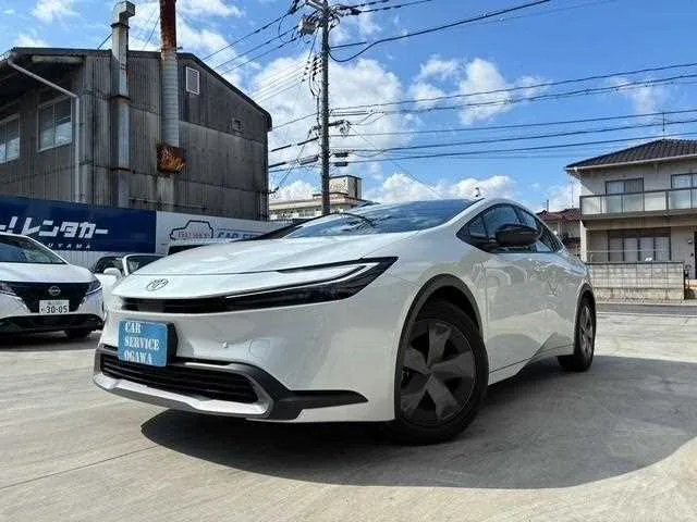 Toyota Prius 2023 — фото 1, купить с доставкой в Москву