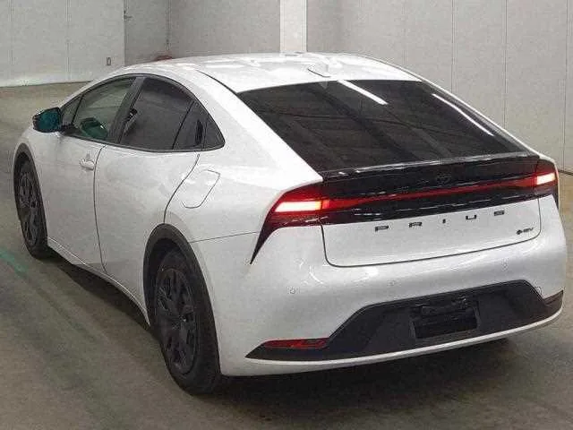 Toyota Prius 2023 — миниатюра 2