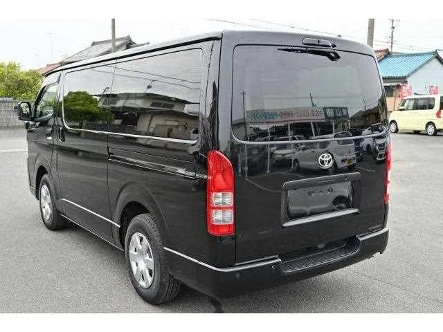 Toyota Hiace Van 2025 — миниатюра 2