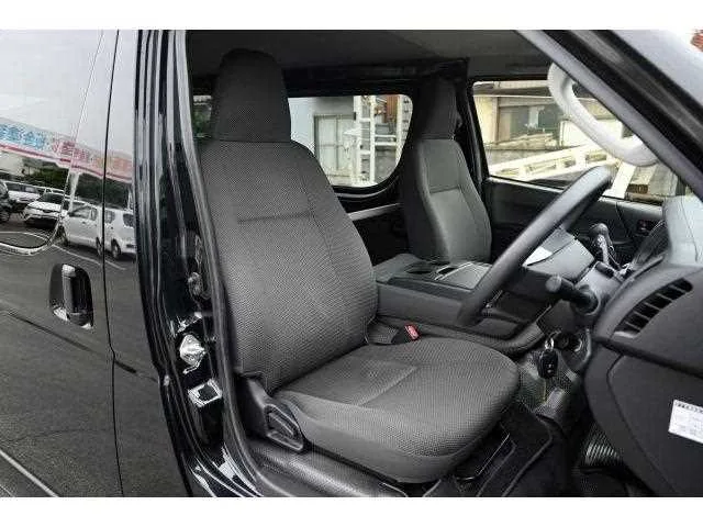 Toyota Hiace Van 2025 — миниатюра 3