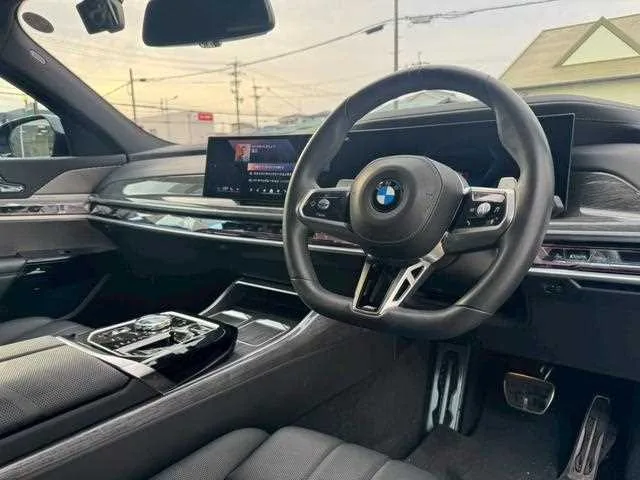BMW 7 Series 2023 — миниатюра 3