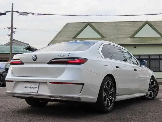 BMW 7 Series 2023 — миниатюра 2