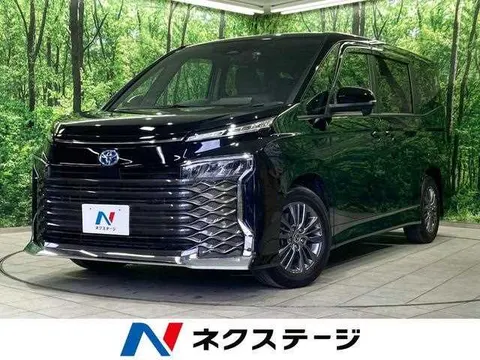 Toyota Voxy 2024 купить в Москве