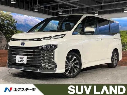 Toyota Voxy 2025 купить в Москве