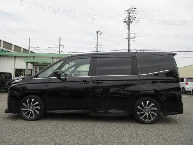 Toyota Voxy 2022 — миниатюра 5