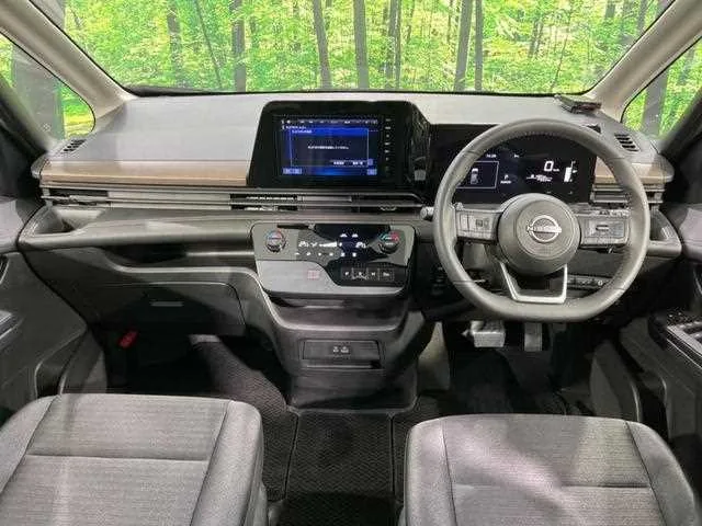 Nissan Serena 2025 — миниатюра 2