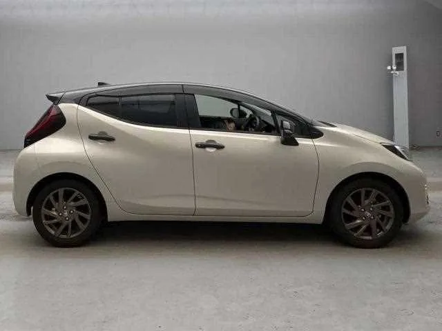 Toyota AQUA 2024 — миниатюра 4
