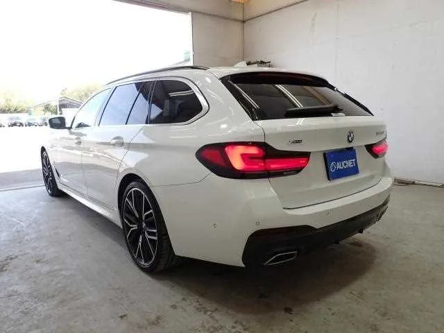 BMW 5 Series 2023 — миниатюра 2