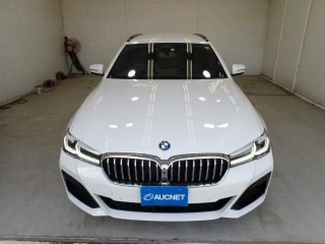 BMW 5 Series 2023 — миниатюра 4