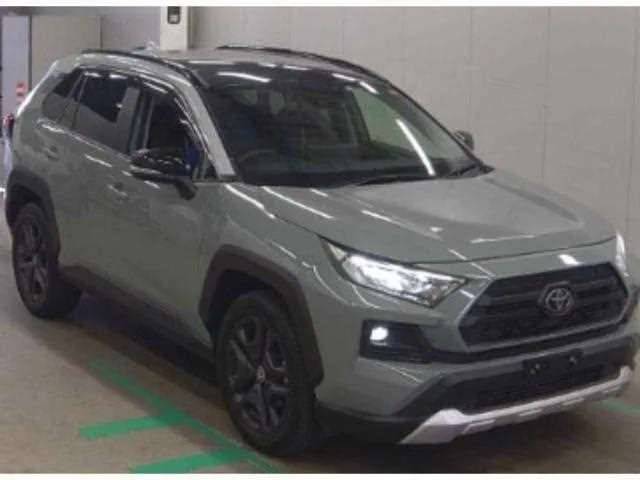 Toyota RAV4 2023 — фото 1, купить с доставкой в Москву