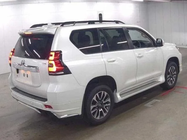 Toyota Land Cruiser Prado 2022 — миниатюра 2