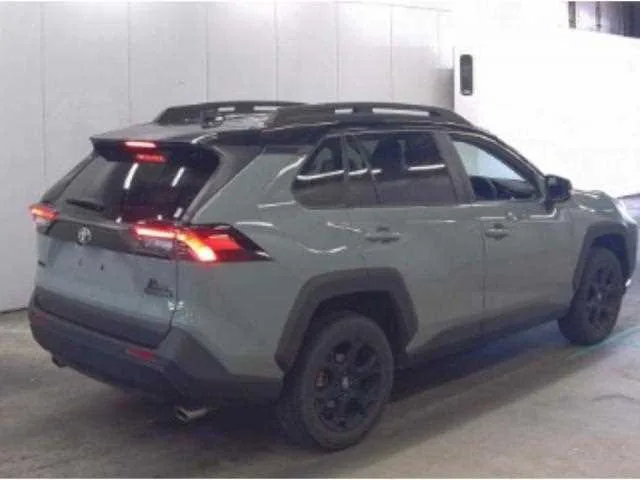 Toyota RAV4 2023 — миниатюра 3