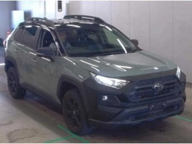 Toyota RAV4 2023 — фото 1, купить с доставкой в Москву