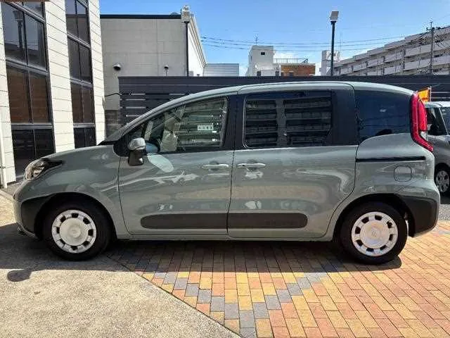 Toyota Sienta 2022 — миниатюра 4