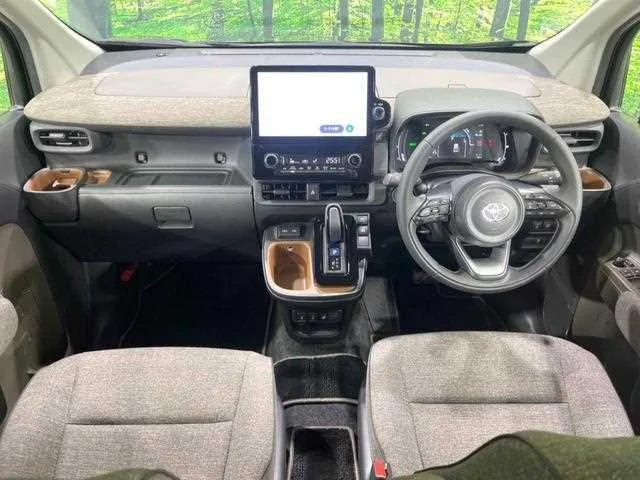 Toyota Sienta 2023 — миниатюра 2