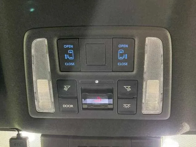 Toyota Voxy 2022 — миниатюра 4
