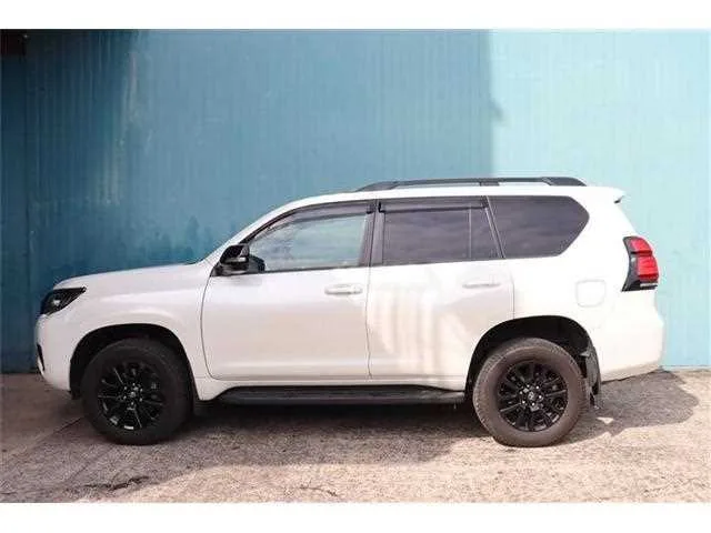 Toyota Land Cruiser Prado 2022 — миниатюра 2
