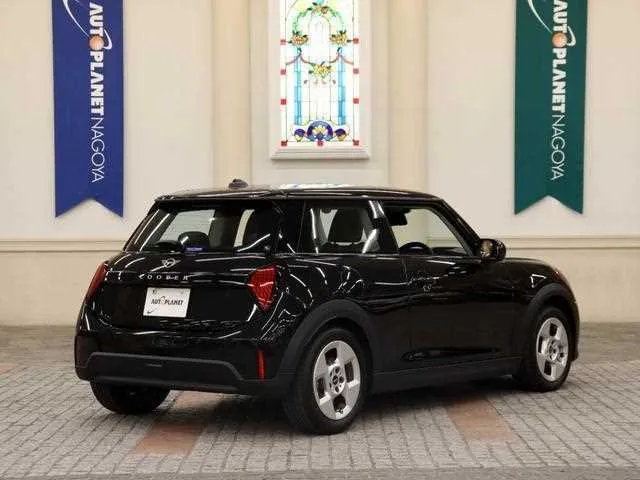 BMW MINI 2024 — миниатюра 2