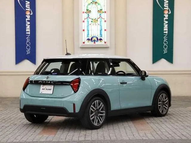 BMW MINI 2025 — миниатюра 2