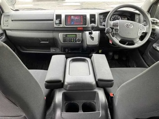 Toyota Hiace Van 2022 — миниатюра 4