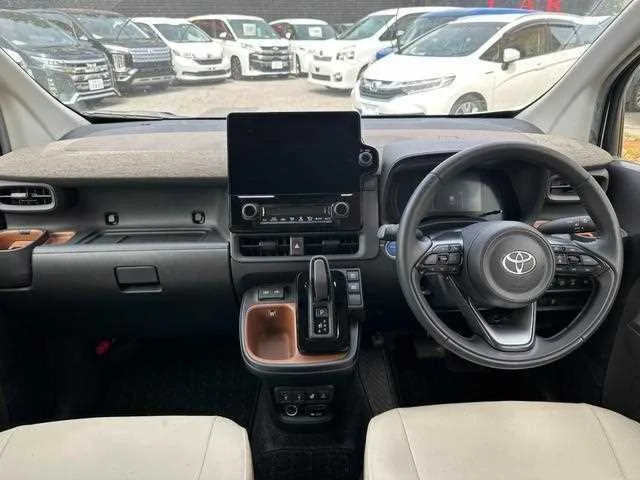 Toyota Sienta 2022 — миниатюра 2