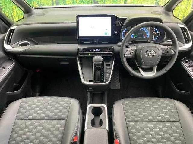 Toyota Voxy 2024 — миниатюра 2