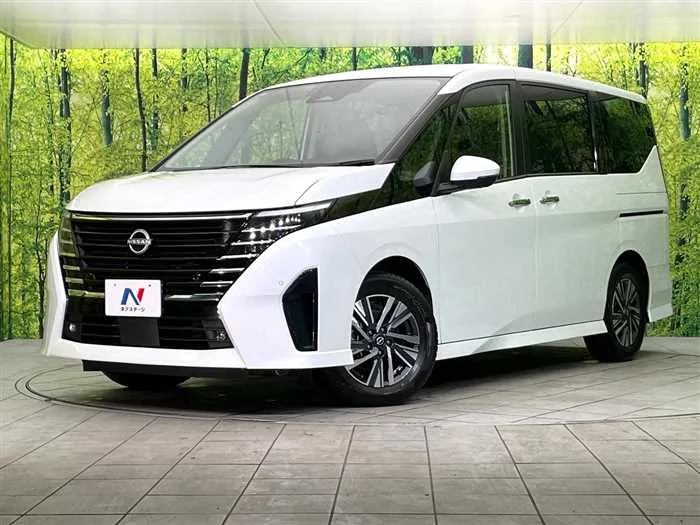 Nissan Serena 2023 — фото 1, купить с доставкой в Москву