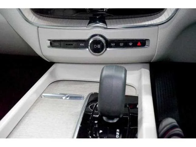 Volvo XC60 2022 — миниатюра 4