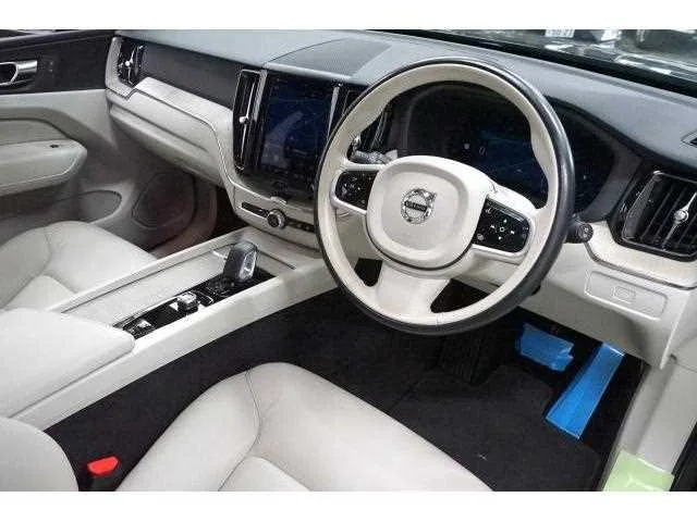 Volvo XC60 2022 — миниатюра 5