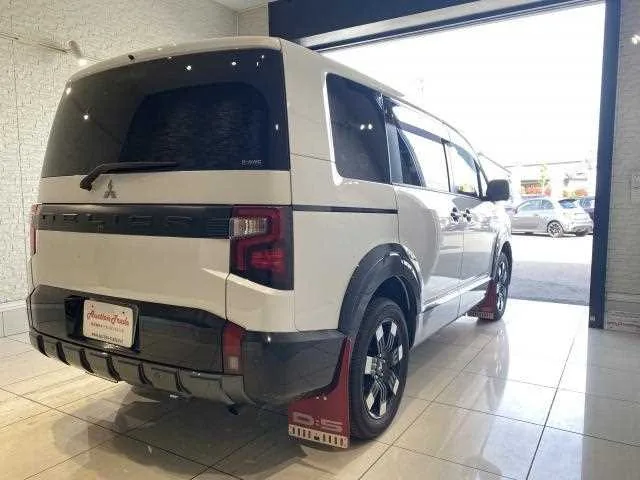 Mitsubishi Delica D5 2026 — миниатюра 2
