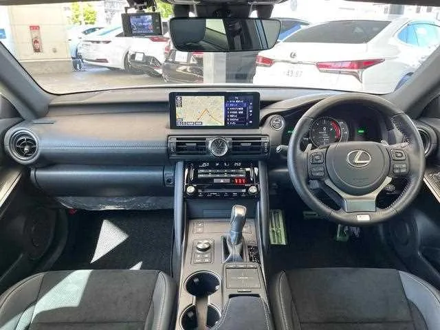 Lexus IS 2023 — миниатюра 2