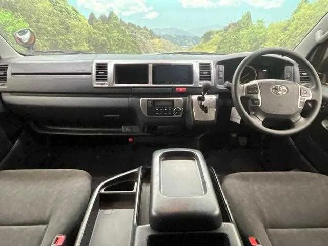 Toyota Hiace Wagon 2023 — миниатюра 2