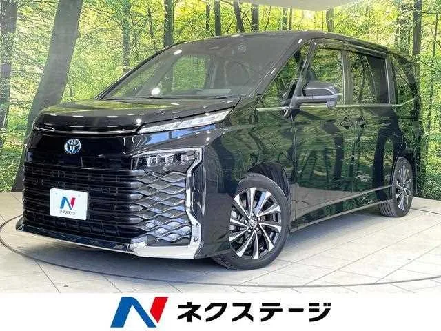 Toyota Voxy 2022 — фото 1, купить с доставкой в Москву