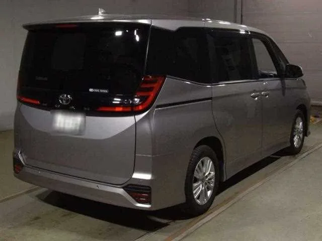 Toyota Noah 2022 — миниатюра 2