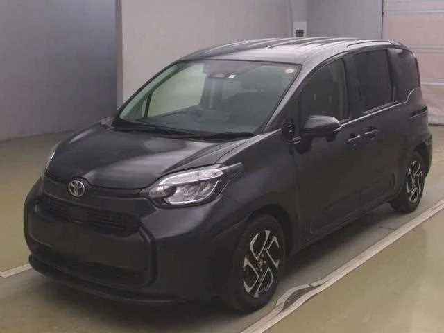 Toyota Sienta 2023 — фото 1, купить с доставкой в Москву